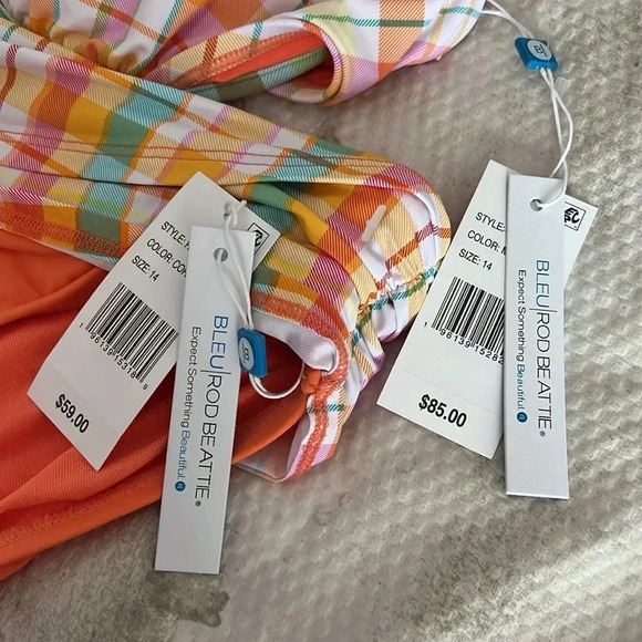 Bleu Rod Beattie Hip To Be Square Ruffle Off the Shoulder Top and Bottom - Picture 10 of 12